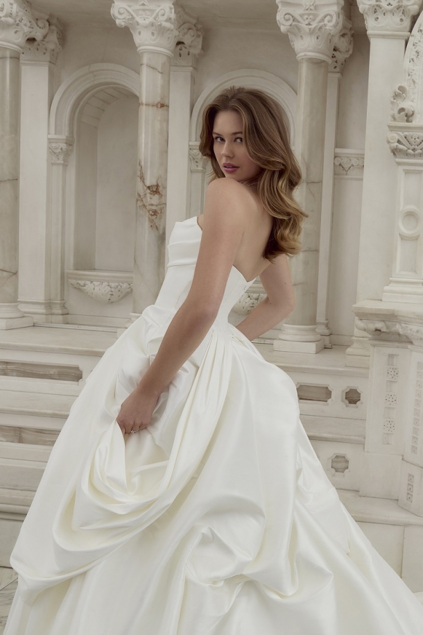 Casablanca Bridal 2589 close back.jpg